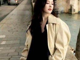 章若楠走路姿势上微博热搜榜首！甜妹脸走起路来御姐风反差感拉被圈粉了